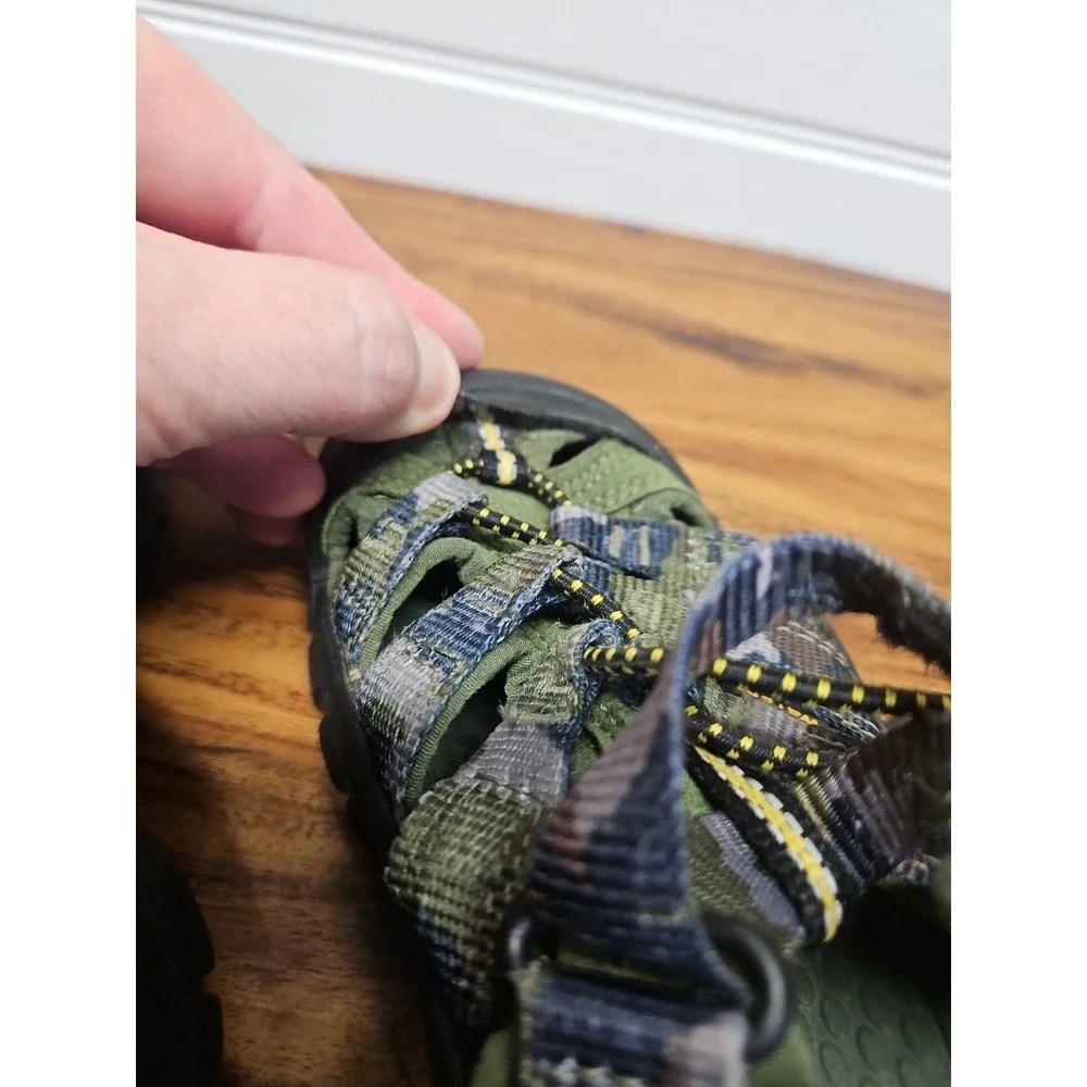 Big Kids Keen Newport H2 Green Camo Waterproof Outdoor Sandals Shoes Youth Sz 11